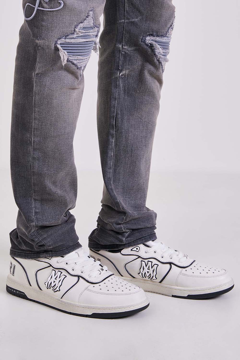 תמונת כל הלוק של נעלי סניקרס ניופורט